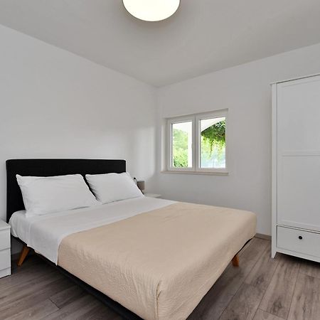 אומיס Aqua Apartments מראה חיצוני תמונה