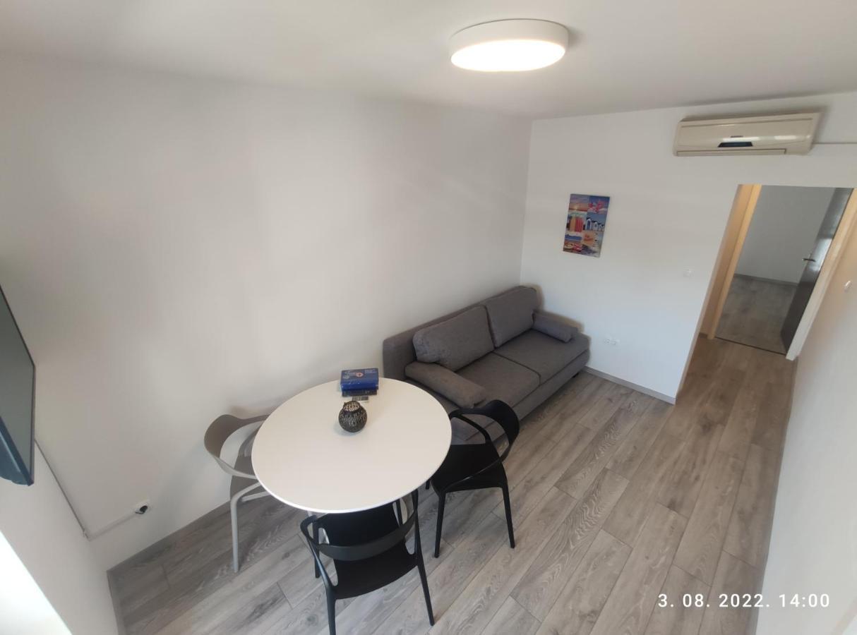 אומיס Aqua Apartments מראה חיצוני תמונה