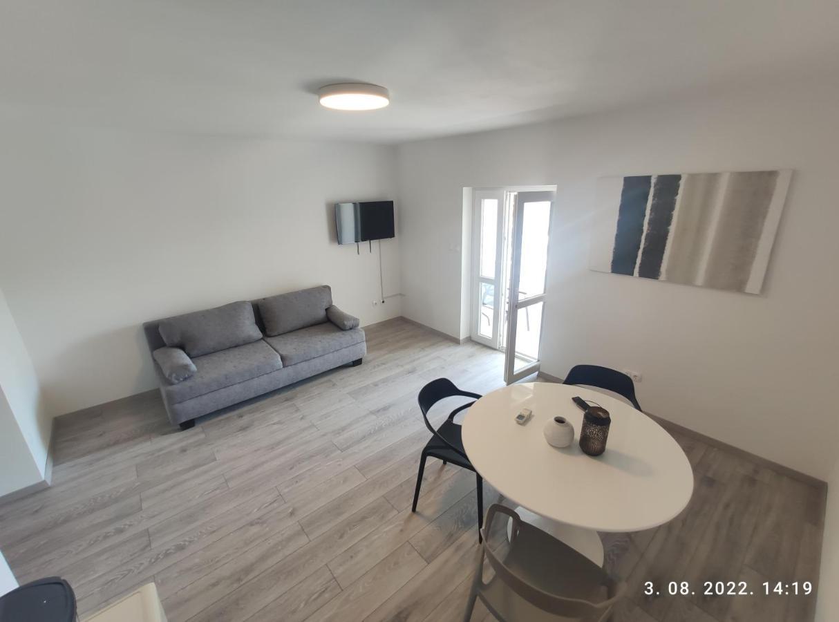 אומיס Aqua Apartments מראה חיצוני תמונה