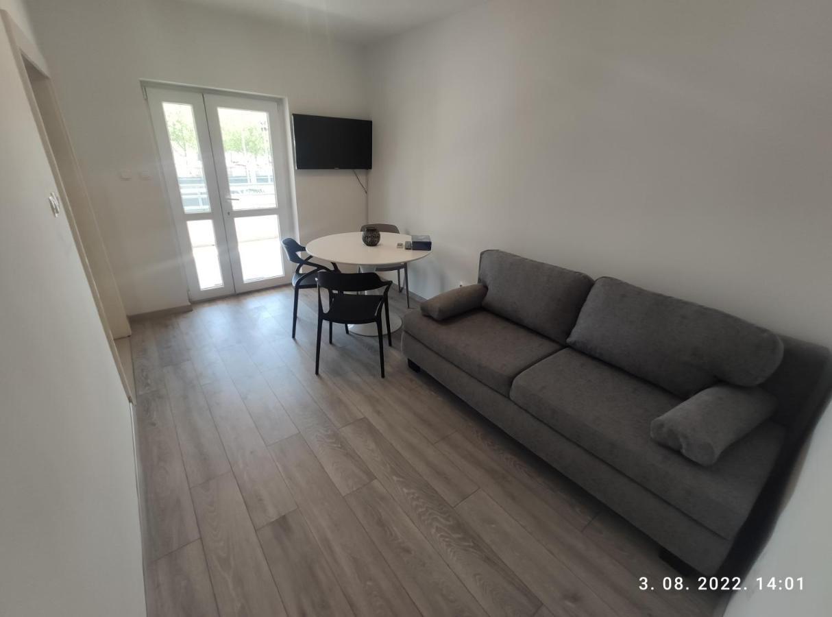 אומיס Aqua Apartments מראה חיצוני תמונה