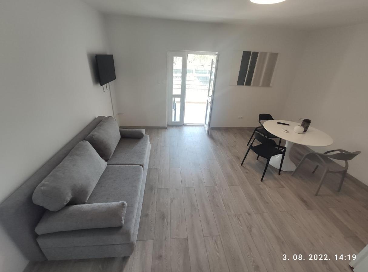 אומיס Aqua Apartments מראה חיצוני תמונה