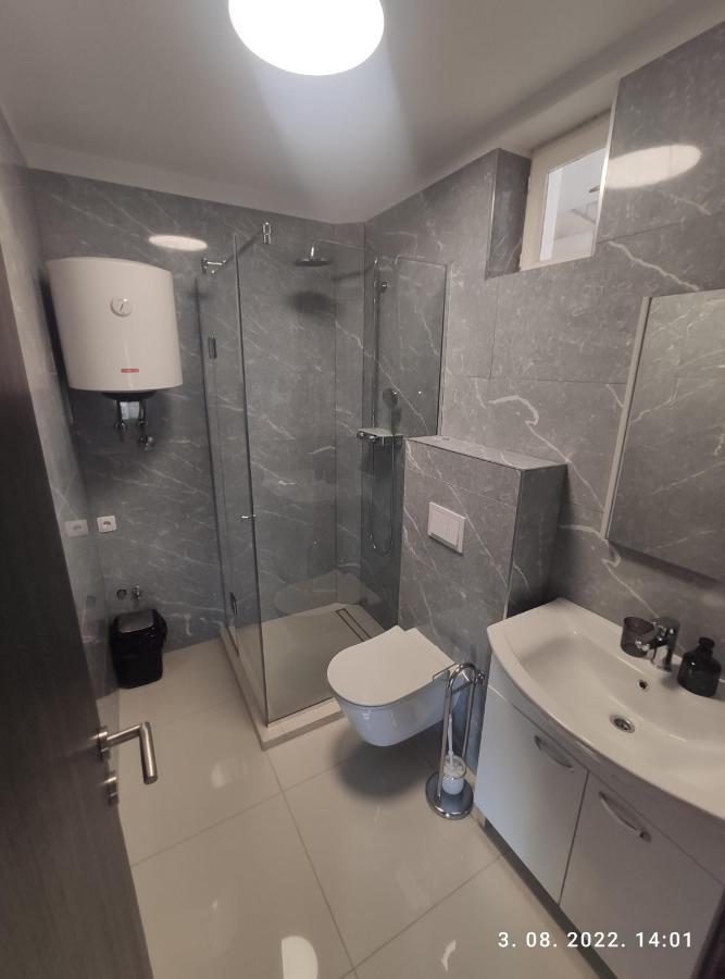 אומיס Aqua Apartments מראה חיצוני תמונה