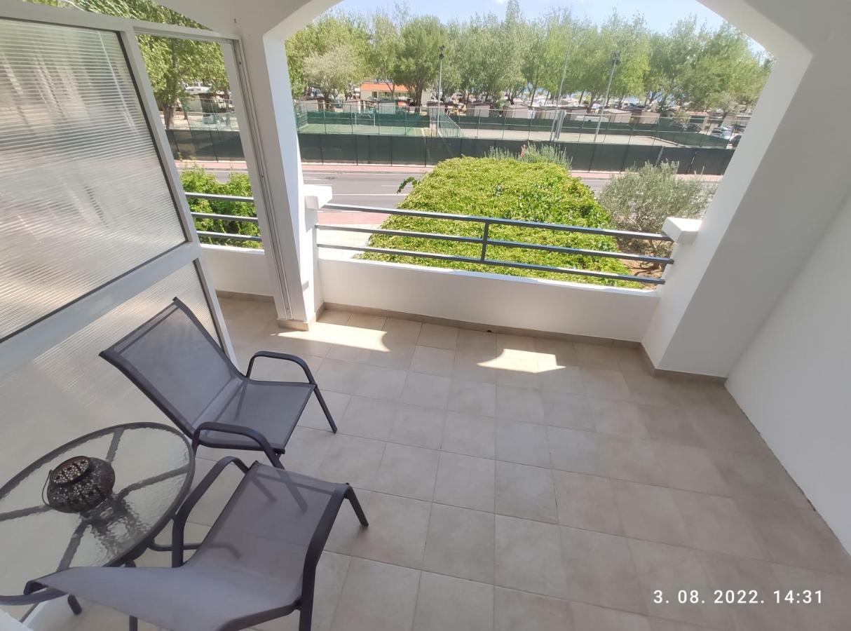 אומיס Aqua Apartments מראה חיצוני תמונה