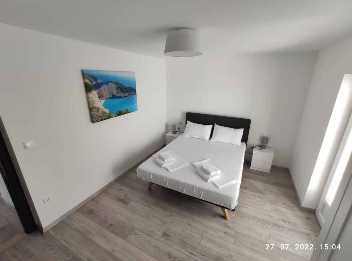 אומיס Aqua Apartments מראה חיצוני תמונה
