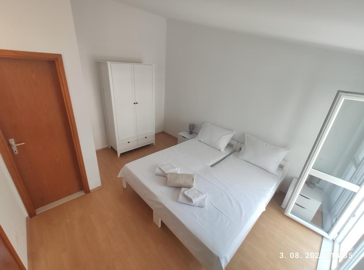 אומיס Aqua Apartments מראה חיצוני תמונה