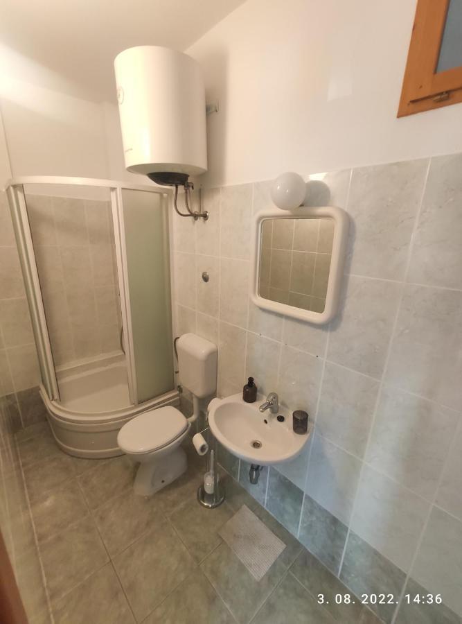 אומיס Aqua Apartments מראה חיצוני תמונה