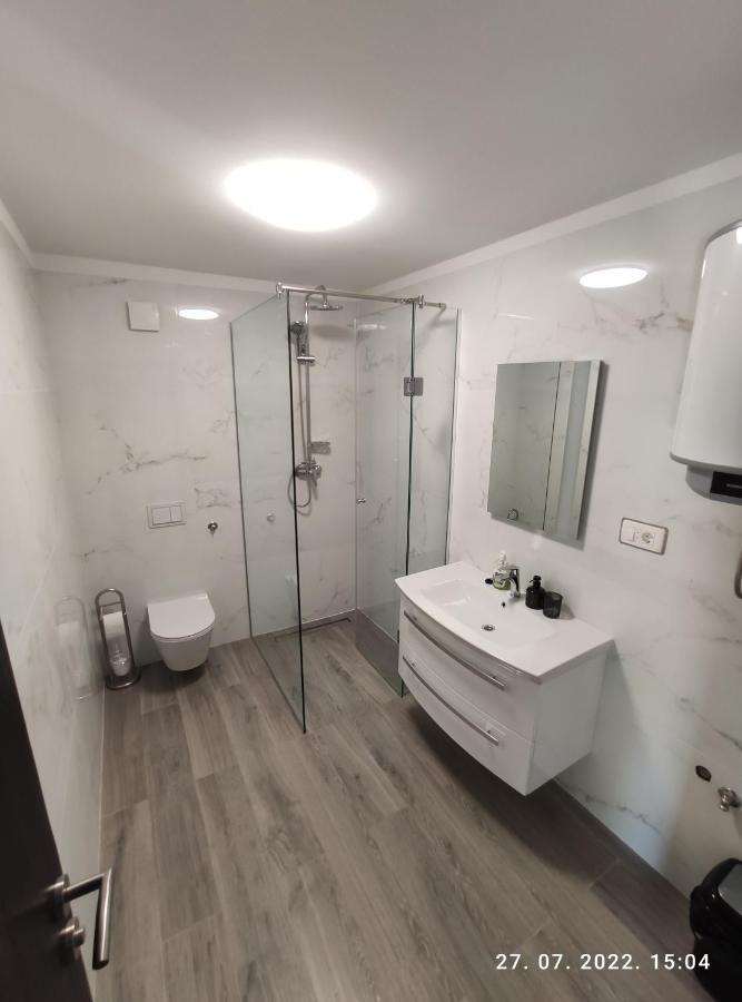 אומיס Aqua Apartments מראה חיצוני תמונה