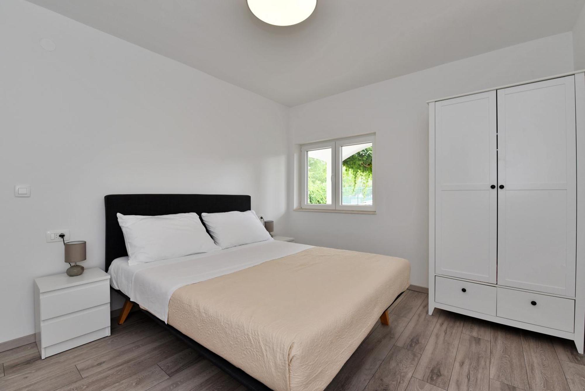 אומיס Aqua Apartments מראה חיצוני תמונה