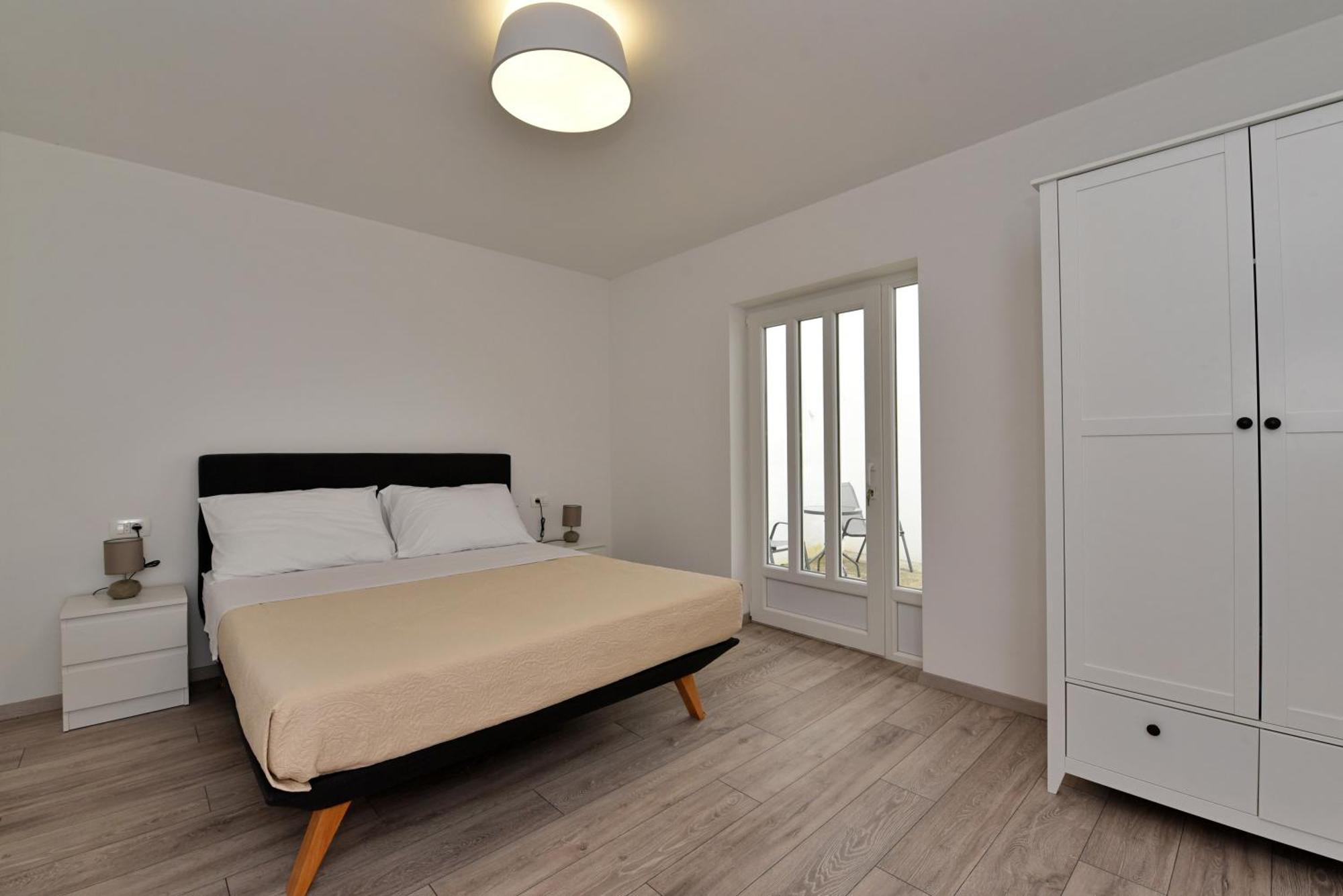 אומיס Aqua Apartments מראה חיצוני תמונה