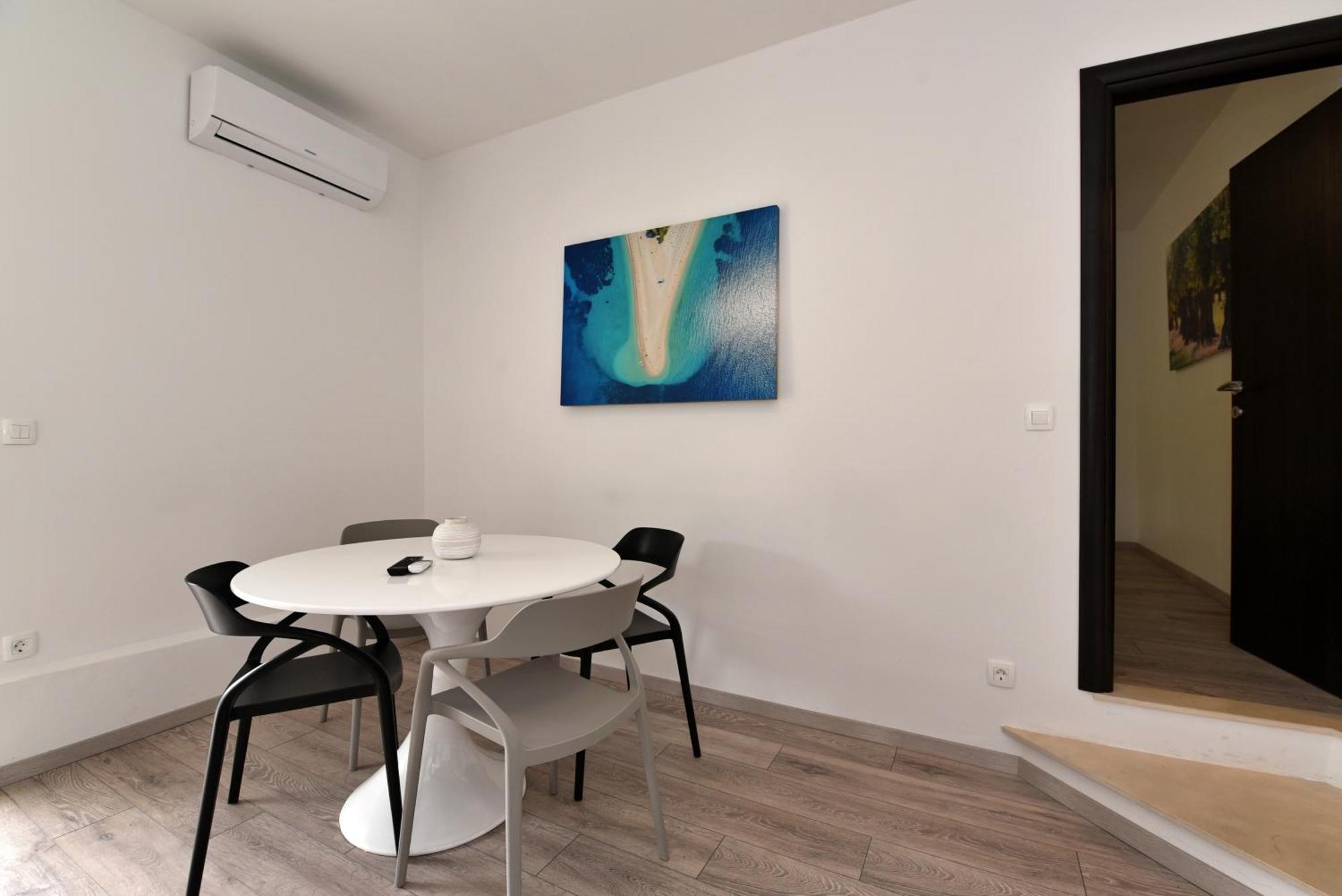 אומיס Aqua Apartments מראה חיצוני תמונה
